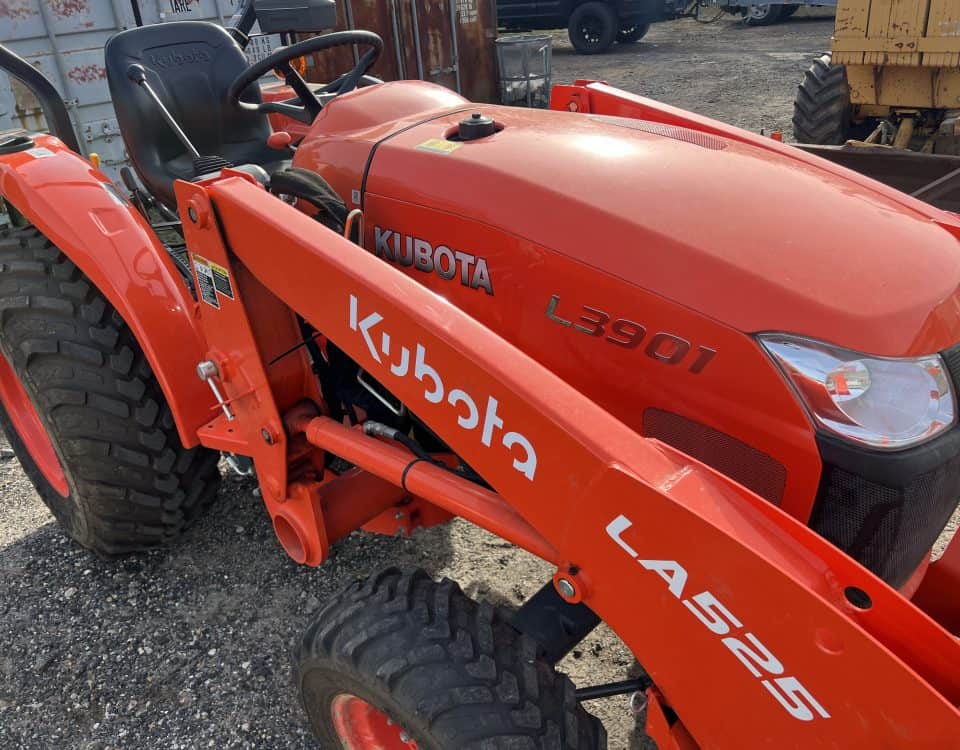 Kubota L3901 Loader